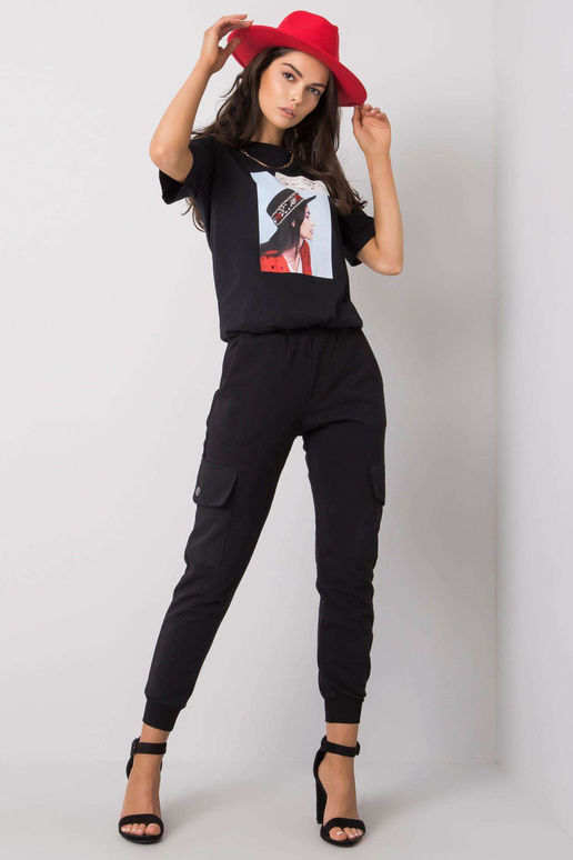 Must põhjapoolse aplikatsiooniga T-särk Must põhjapoolse aplikatsiooniga T-särk