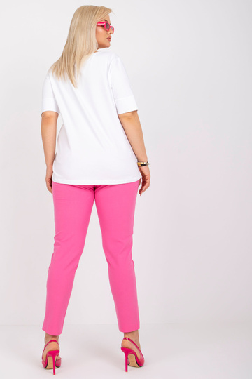 Valge põhisuuruses T-särk... 2