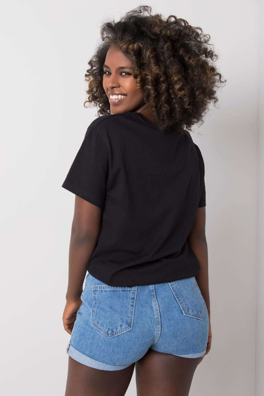 Must Yuna aplikatsiooniga T-särk Must Yuna aplikatsiooniga T-särk