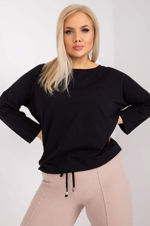 Must naiste suures suuruses...