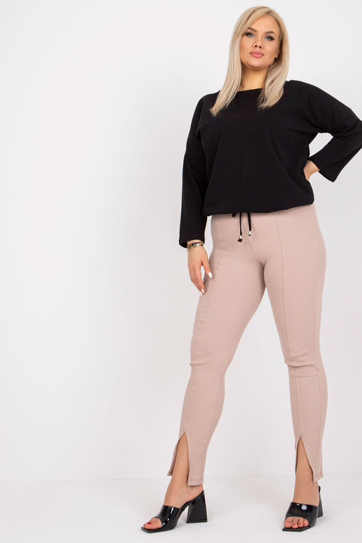 Must naiste suures suuruses...