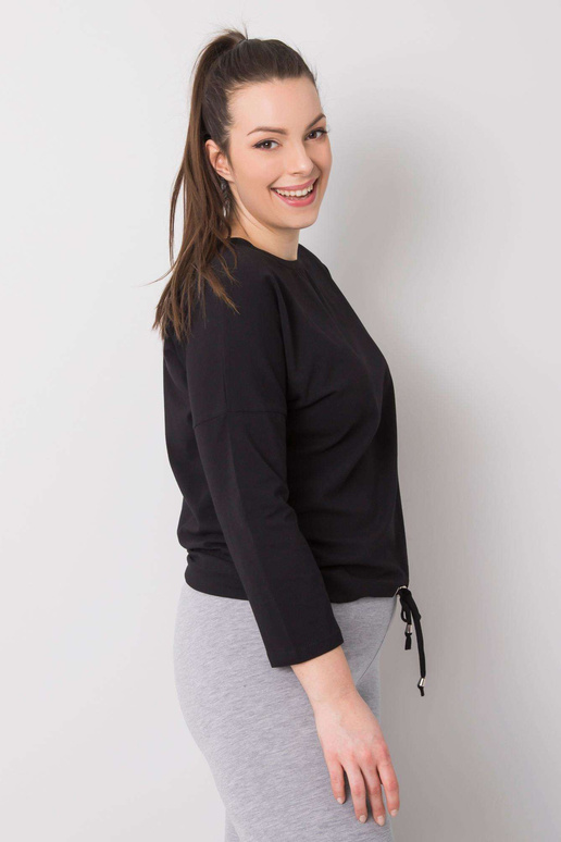 Must naiste suures suuruses...