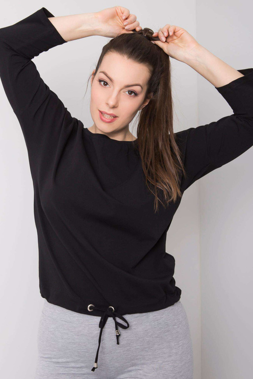 Must naiste suures suuruses...