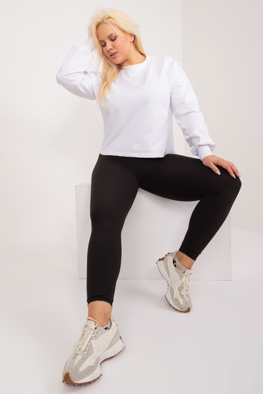 Valge plusssuuruses dressipluus...