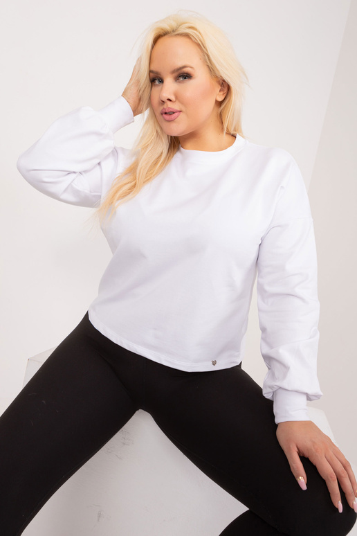 Valge plusssuuruses dressipluus...