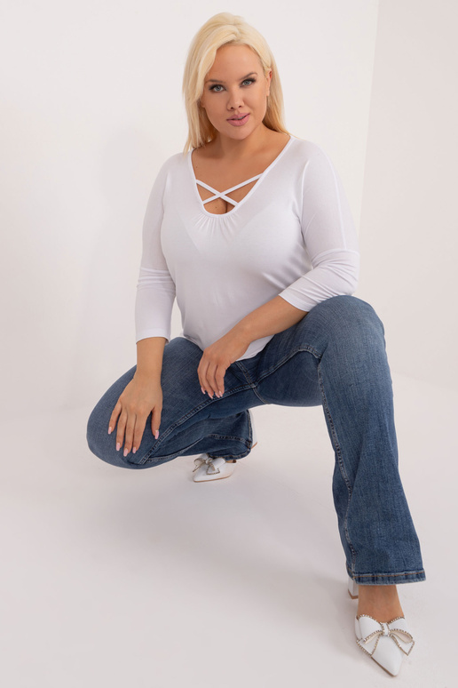 Valge pluss suuruses pluus viskoosiga...