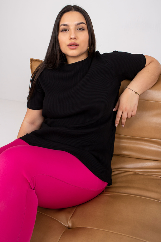 Must pluss suuruses pluus triibuga...