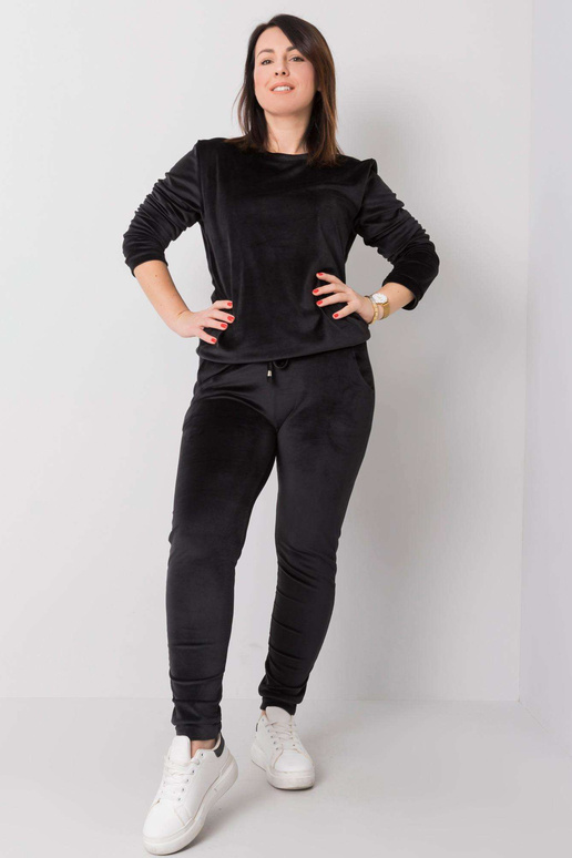 Jeanne'i must veluur pluss suuruses...