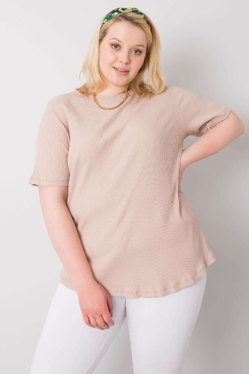 Beež pluss suuruses pluus...