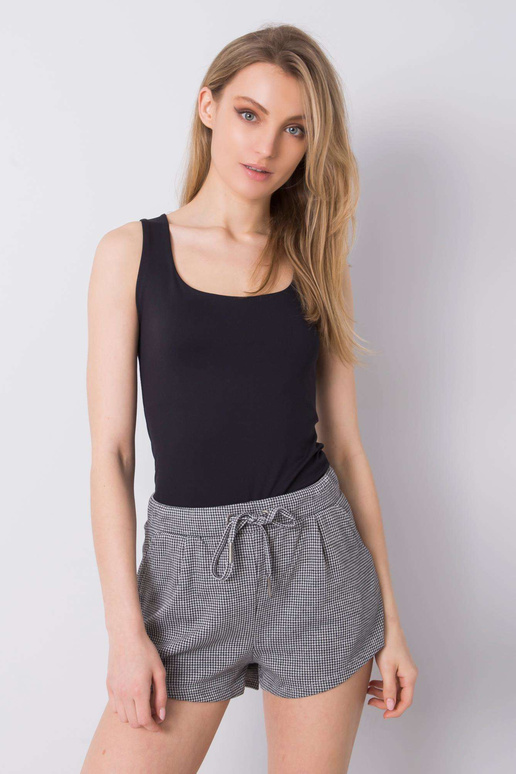 Mustad lühikesed püksid Denisse...