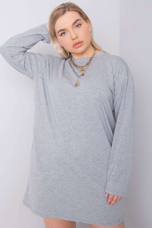 Hall Giselle'i suures suuruses kleit