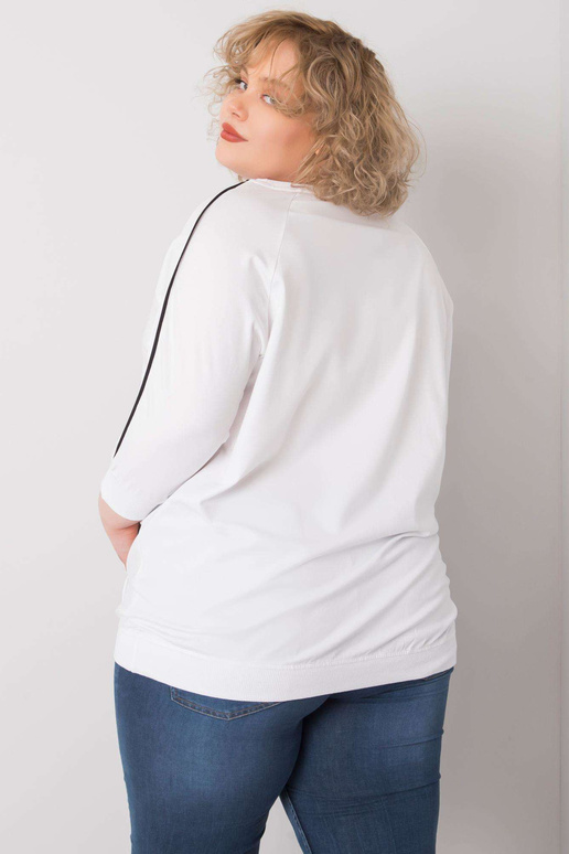 Valge pluss suuruses pluus taskuga Meg