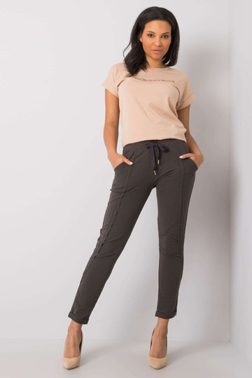 Tumedad khakivärvi Hadley...