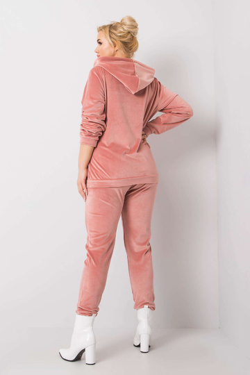 Määrdunud roosa veluur...