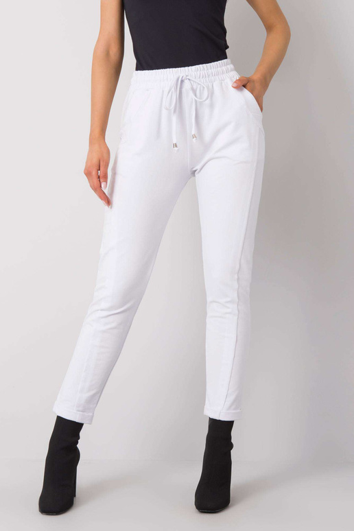 Valged püksid Ligipääsetav