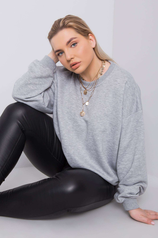 Hall plusssuuruses dressipluus Mischa