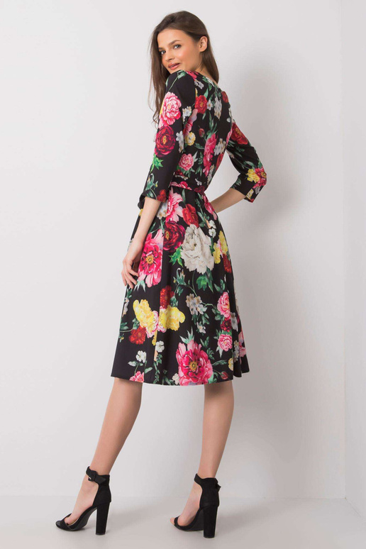 Must Astheri lilleline kleit