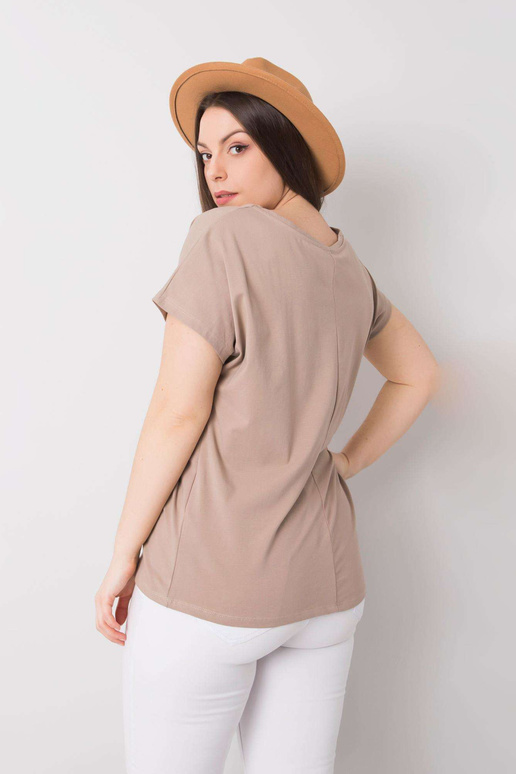 Cassie tumebeež pluss-suuruses... Cassie tumebeež pluss-suuruses...