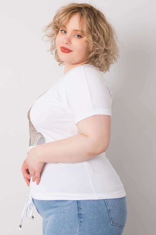 Valge pluss suuruses pluus...