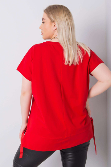 Punane pluss suuruses pluus...