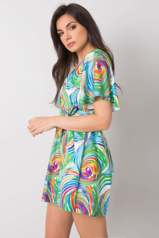 Valge värviliste mustritega...