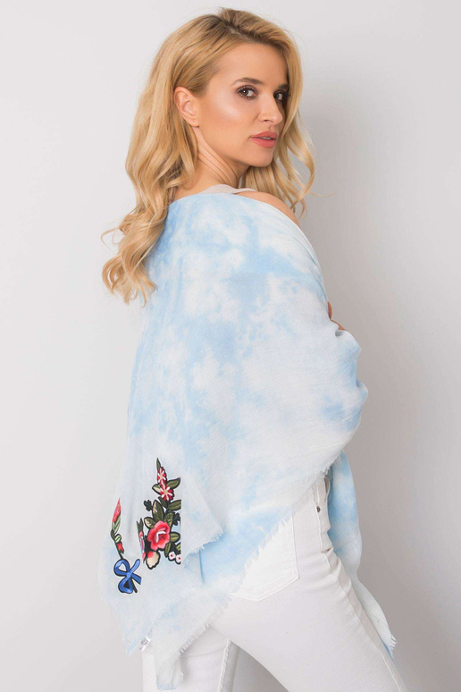 Helesinine triipudega pleed