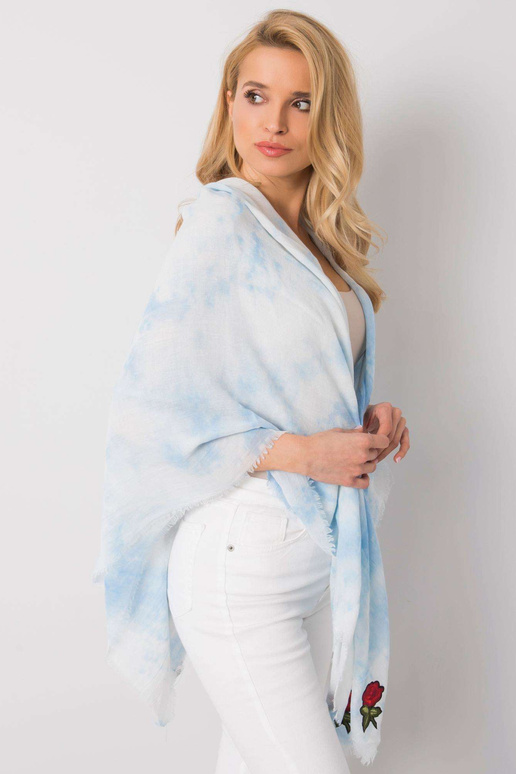 Helesinine triipudega pleed