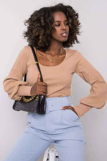 Tumebeež vabaaja pluus...