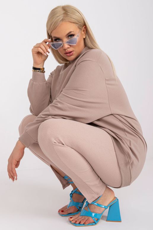 Tumebeež pluss suuruses dressipluus... Tumebeež pluss suuruses dressipluus...