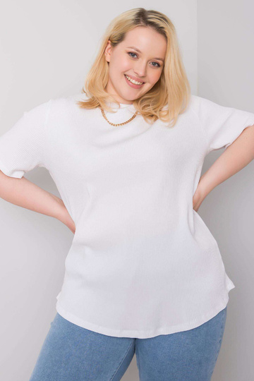 Valge plusssuuruses pluus...