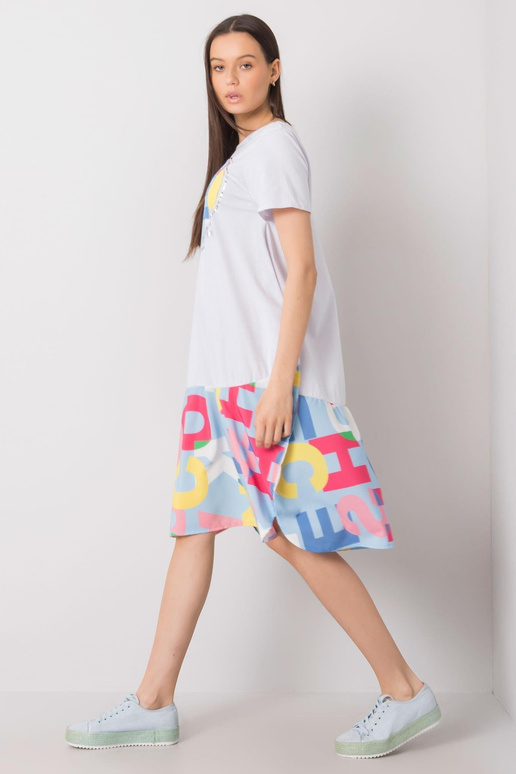 Valge ja sinine Guinevere trükistega...