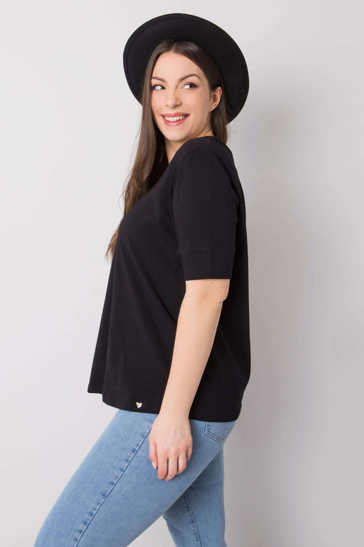 Must suures suuruses puuvillane...