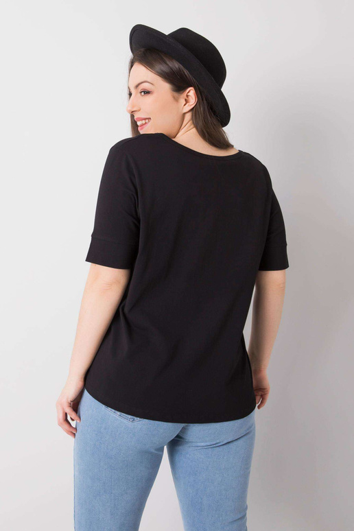 Must suures suuruses puuvillane...