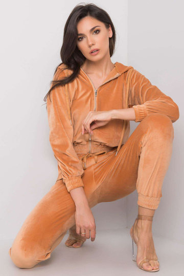 Kaameli veluurkomplekt...