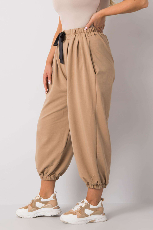 Beežid pluss suuruses dressipüksid... Beežid pluss suuruses dressipüksid...