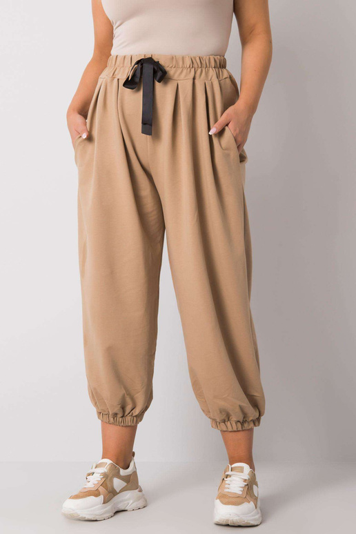 Beežid pluss suuruses dressipüksid... Beežid pluss suuruses dressipüksid...