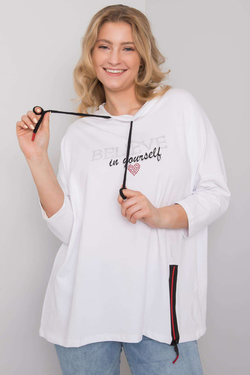 Valge pluss suuruses pluus...