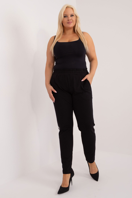 Kairi Pluss suuruses mustad dressipüksid