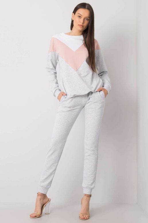 Valge ja määrdunudroosa...