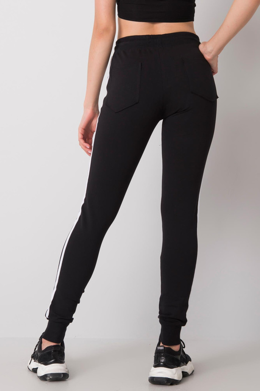 Safran mustad dressipüksid