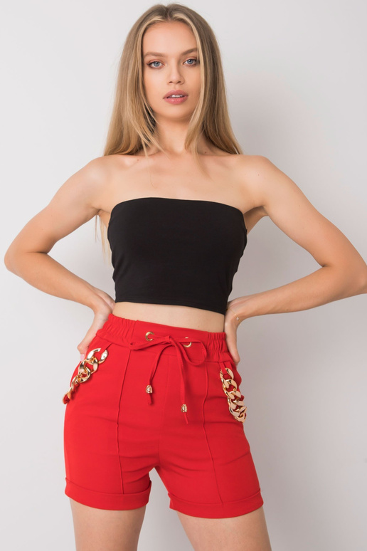 Punased lühikesed püksid kettidega... Punased lühikesed püksid kettidega...