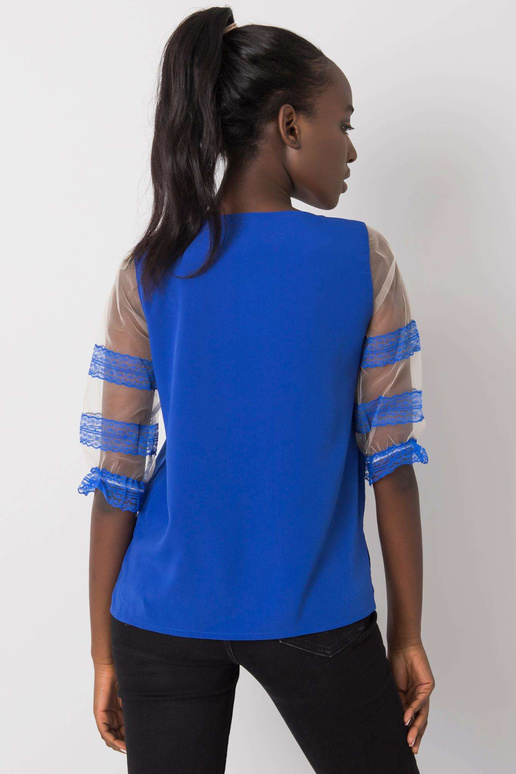 Dekoratiivsete varrukatega...