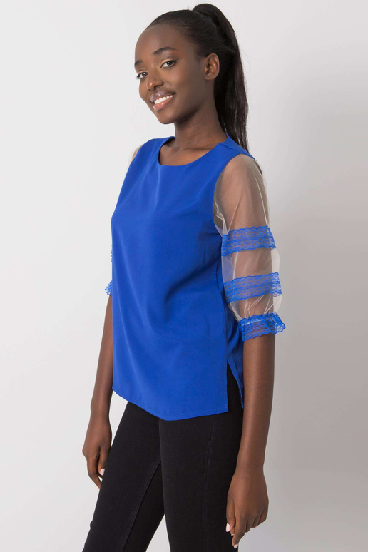 Dekoratiivsete varrukatega...