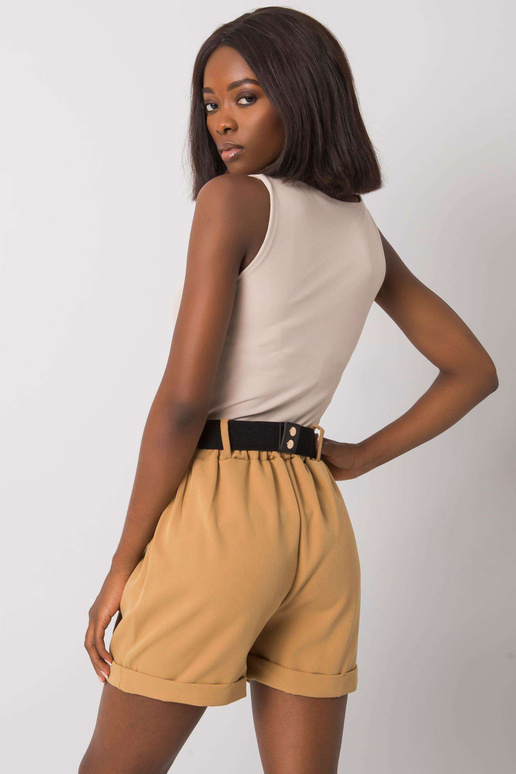 Kaameli lühikesed püksid Laurell rihmaga Kaameli lühikesed püksid Laurell rihmaga