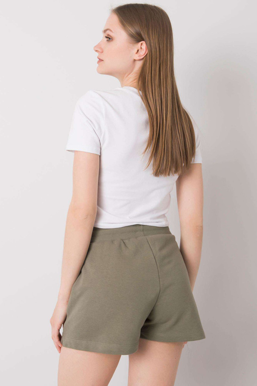 Khakivärvi puuvillased lühikesed... Khakivärvi puuvillased lühikesed...