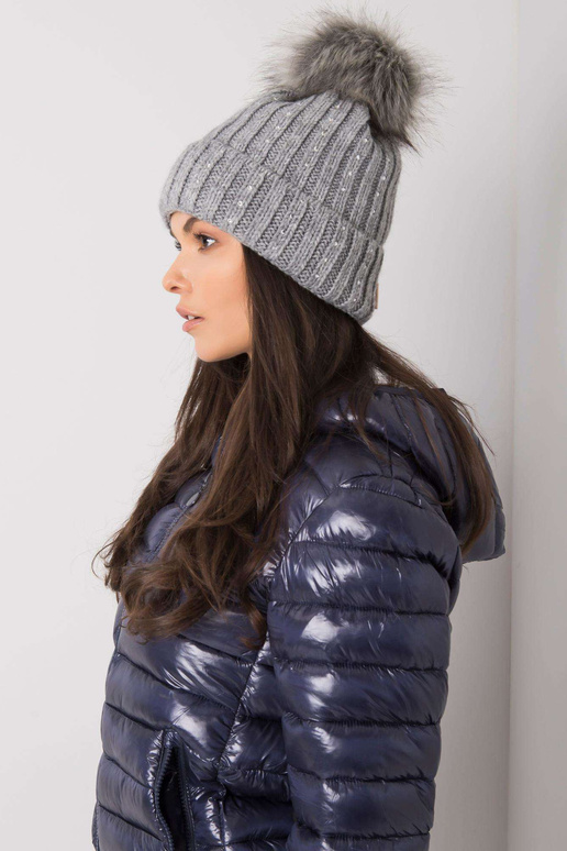 Hall aplikatsiooniga talvemüts