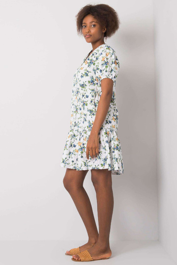 Valge volangidega kleit...