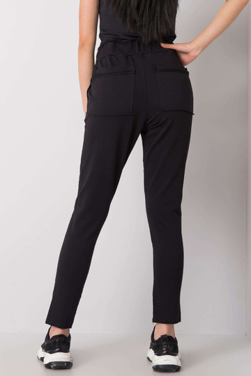 Jenniferi mustad dressipüksid