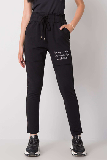 Jenniferi mustad dressipüksid 2