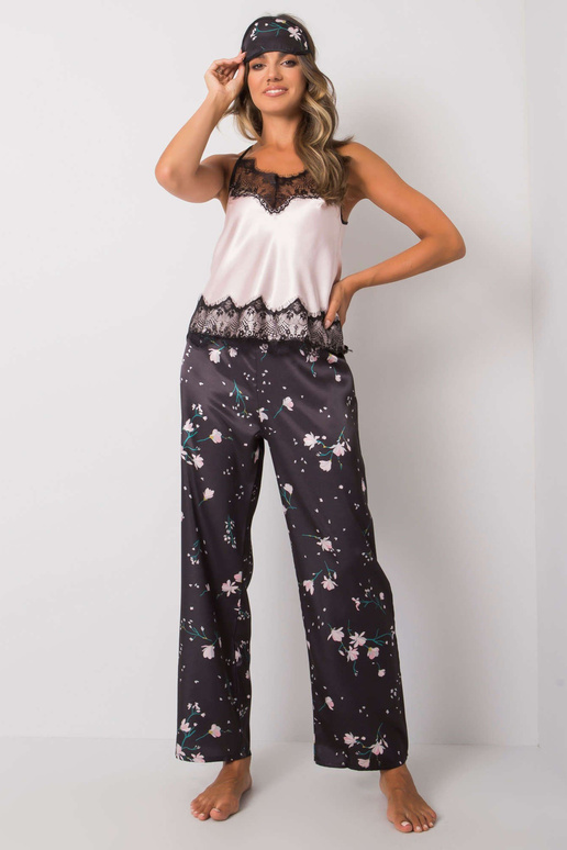 Must ja roosa kolmeosaline...